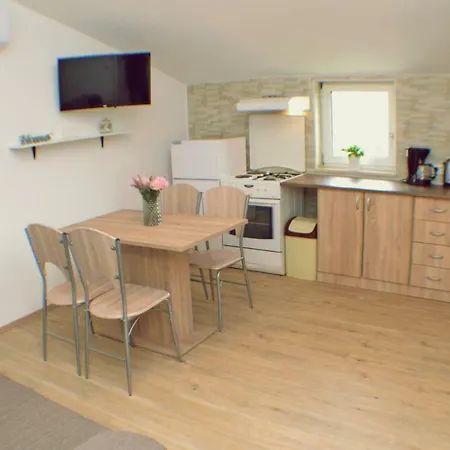 Apartament Lamija Near The Beach
